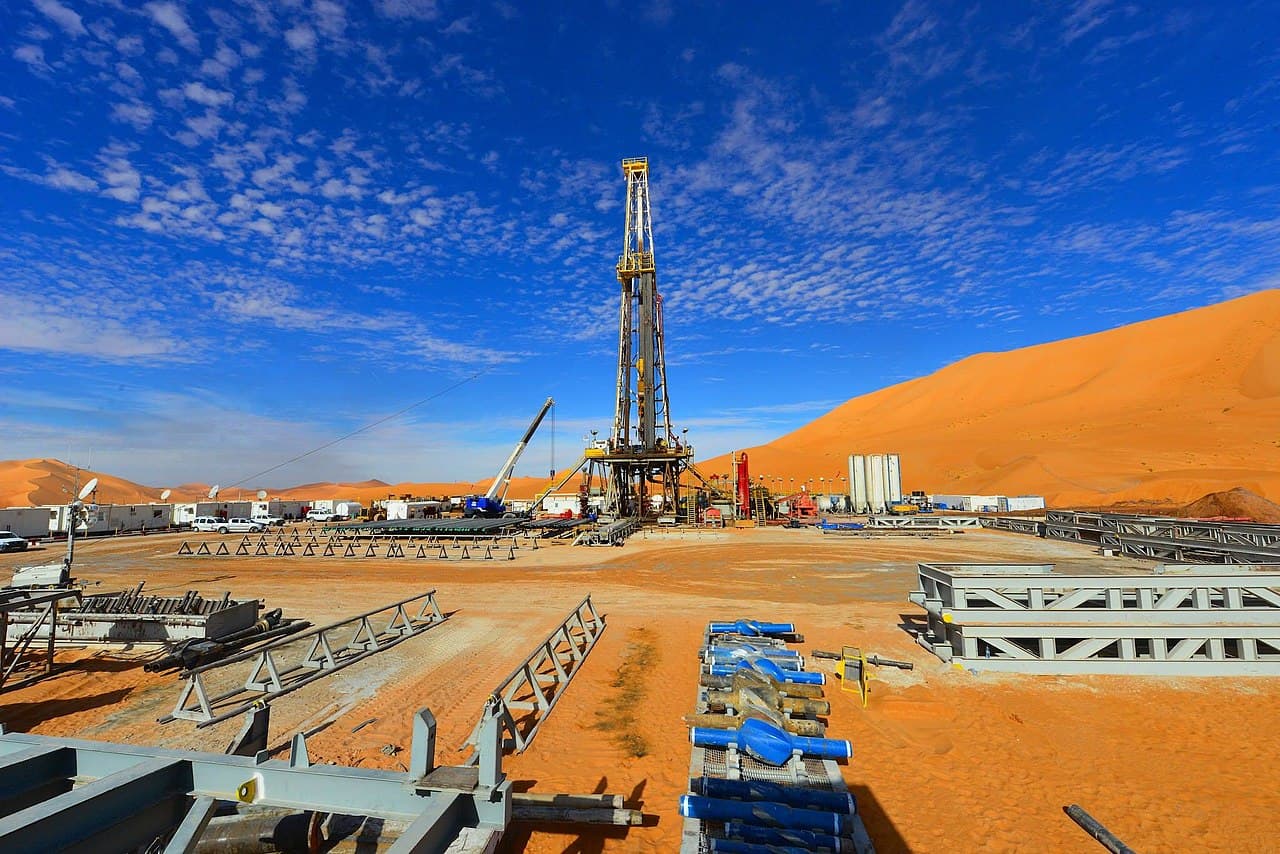 Rig industriel dans le Sahara algerien