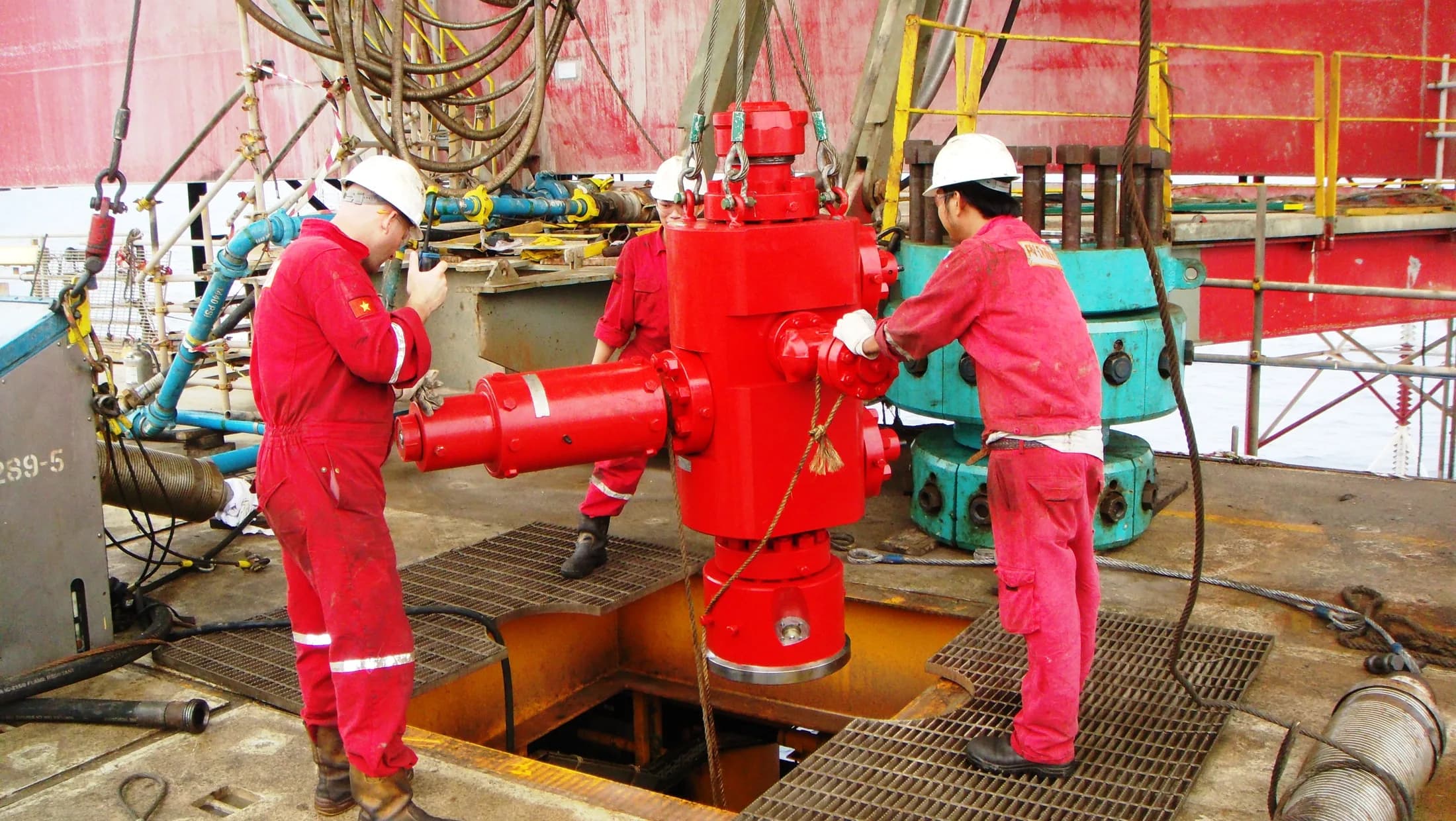 Operation oil and gas sur equipement wellhead